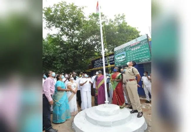 thiruvallur district panchayat president flag collector, police commissioner